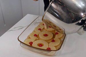 Volteado de piña fácil y rico paso 7