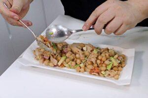 ensalada de garbanzos con atún paso 6