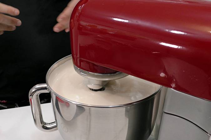 bizcocho de chocolate gigante paso 3