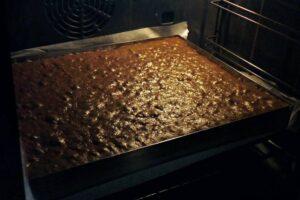 bizcocho de chocolate gigante paso 7