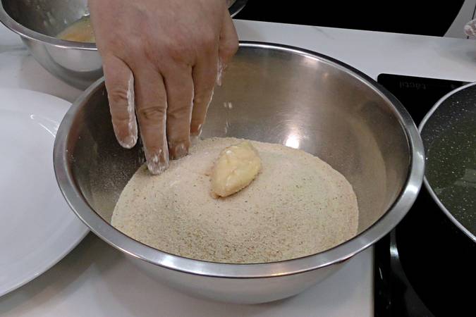 croquetas de pollo con queso paso 6