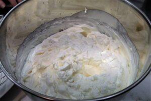 Cómo hacer pastel de piña sin horno paso 1