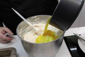 Cómo hacer pastel de piña sin horno paso 4