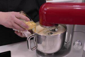 bizcocho con dulce de leche paso 2