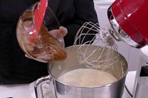 bizcocho con dulce de leche paso 3