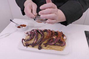 patatas revolconas con pulpo paso 9