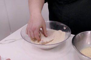 chuletas de cerdo a la milanesa paso 1