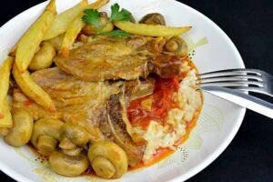 chuletas de cerdo a la napolitana paso final