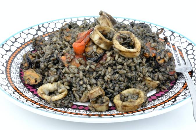 arroz negro con calamares paso final
