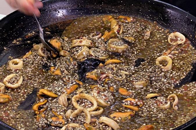 arroz negro con calamares paso 7