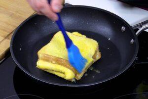 sandwich de huevo paso 6