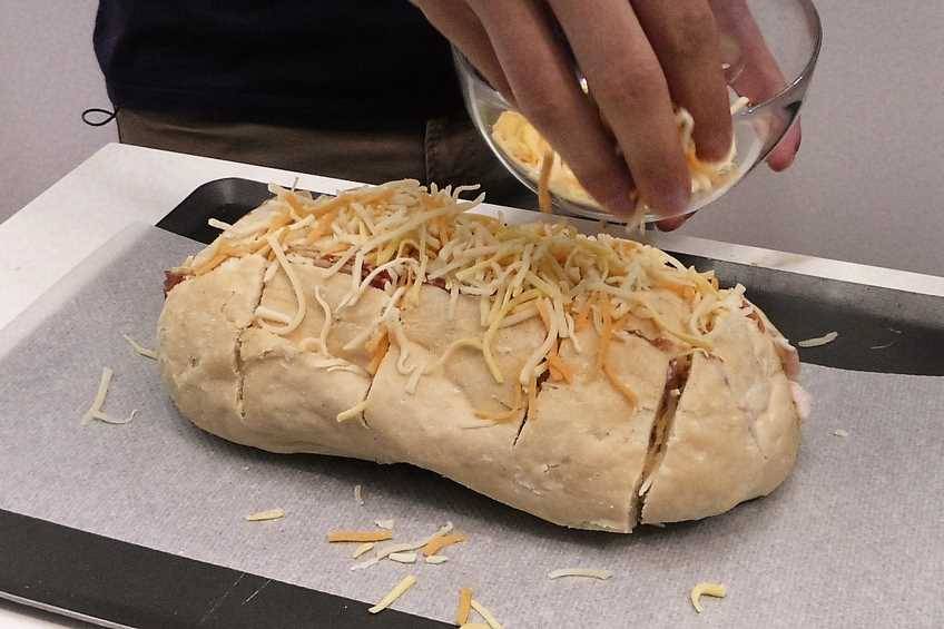 Pan con beicon y queso paso 2