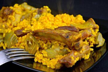 arroz con cordero y alcachofas