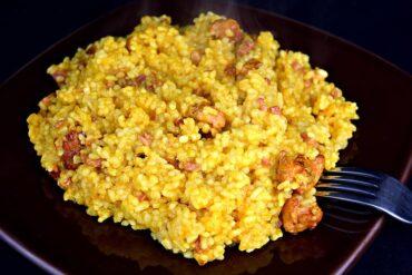 arroz con salchichas