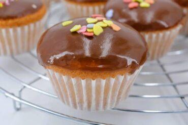 magdalenas cubiertas de chocolate