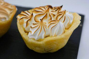 pasteles de crema y merengue