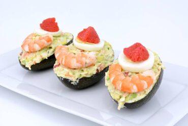 ensalada de aguacate y gambas