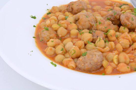 garbanzos con albondigas