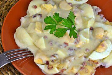 huevos cocidos con bechamel