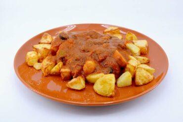 patatas bravas a la putanesca