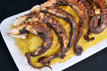 patatas revolconas con pulpo