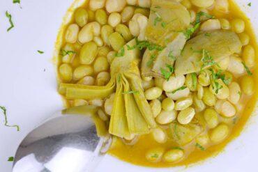 pochas con alcachofas