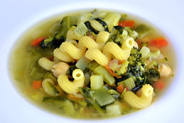Sopa de verduras para dieta 1 receta de Cocina Familiar