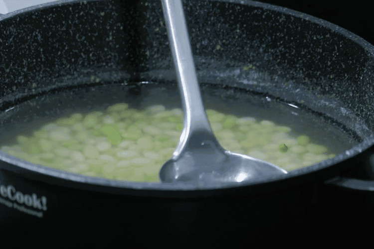 alubias pochas con tocino y verduras paso 1