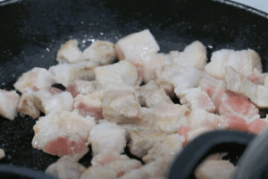 alubias pochas con tocino y verduras paso 2