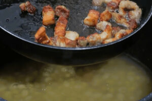 alubias pochas con tocino y verduras paso 5