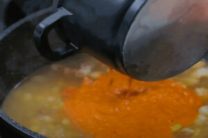 alubias pochas con tocino y verduras paso 7