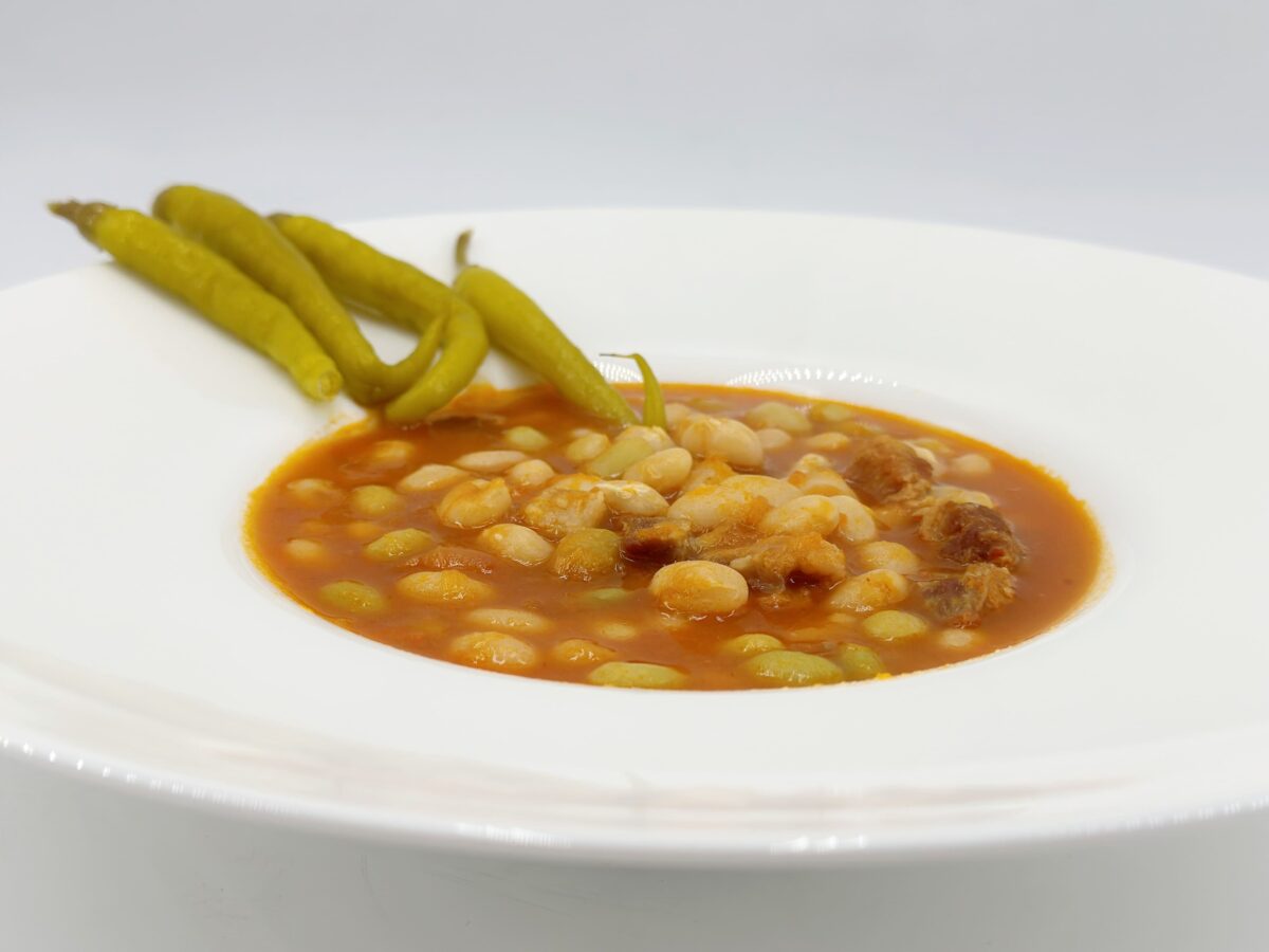 alubias pochas con tocino y verduras principal b