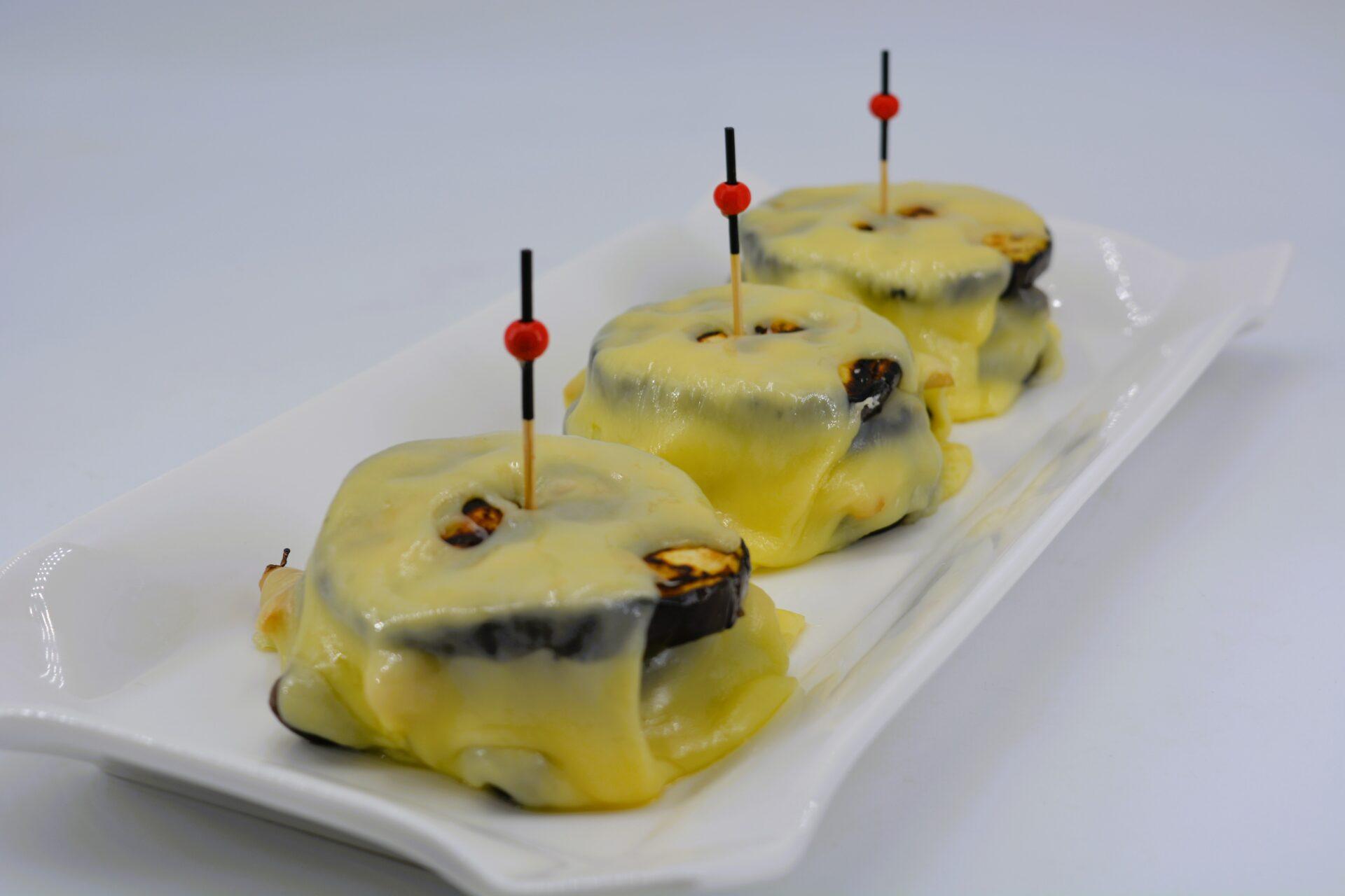 Milhojas de berenjena con setas y queso gratinado Principal
