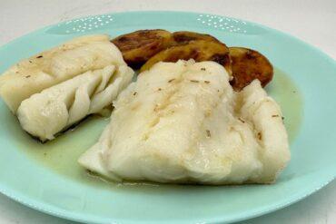 bacalao con patatas en freidora de aire , portada