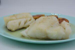 Bacalao con patatas en freidora de aire, paso final
