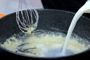 Hacemos la bechamel para cubrir la coliflor