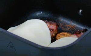 pechuga de pollo con bacon y queso en la Airfryer paso 4