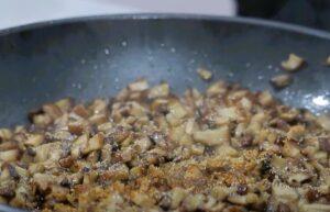 tostas de lomo y revuelto de setas paso 1