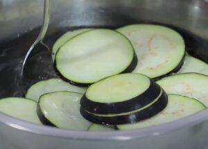 berenjenas rebozadas a la romana paso 1