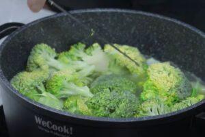 Crema de brócoli con queso, paso 2