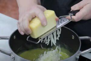 Crema de brócoli con queso, paso 4