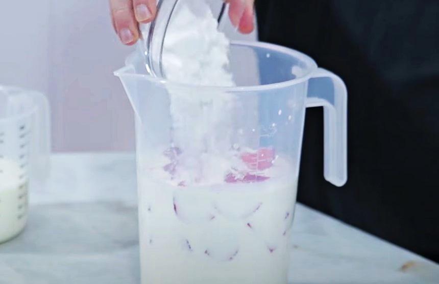 cuajada de fresas con caramelo paso 2