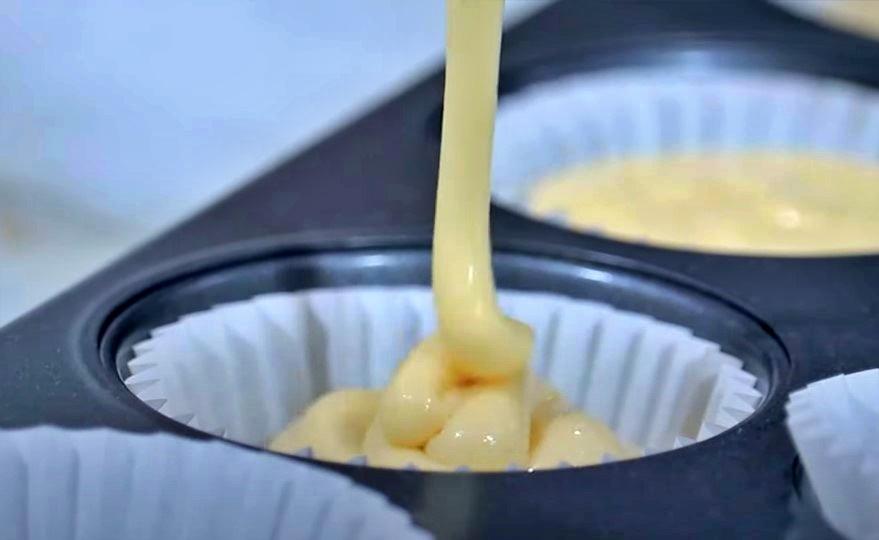 magdalenas con crujiente de chocolate paso 2