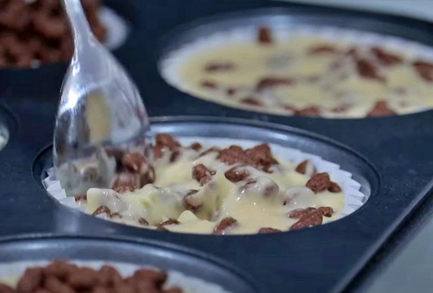 magdalenas con crujiente de chocolate paso 3