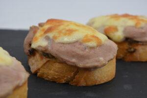 Tostas de lomo y revuelto de setas en la Airfryer final