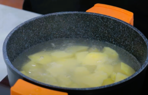 sepia con patatas y almejas paso 2