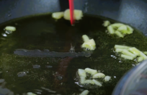 sepia con patatas y almejas paso 3