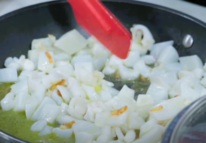 sepia con patatas y almejas paso 4