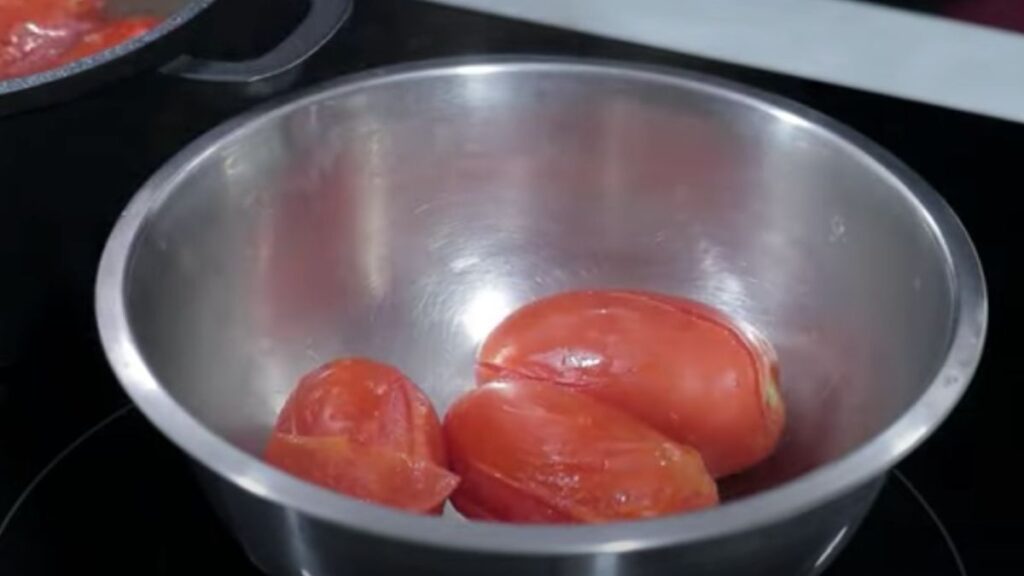pollo con salsa de tomate casera paso 1