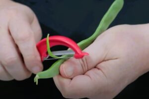 Judías verdes con jamón y salsa de tomate paso 1